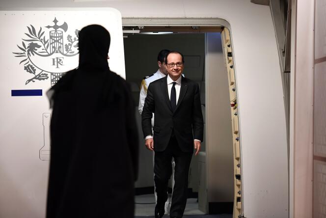 François Hollande atterrit à Abou Dhabi, le 2 décembre.