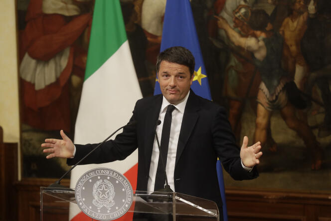 Le premier ministre italien, Matteo Renzi, annonçant sa démission le 5 décembre, au Palazzo Chigi.