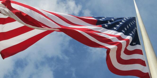 Le drapeau des Etats-Unis flottait au-dessus de la fausse ambassade américaine à Accra, au Ghana.