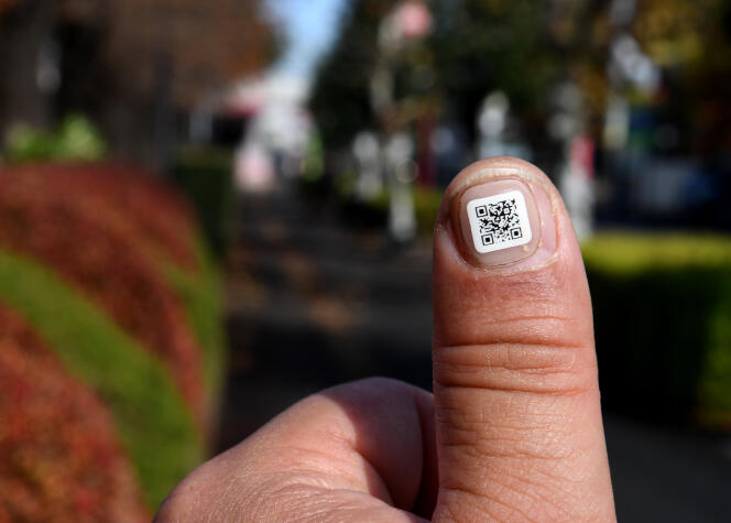 Un Flashcode de 1 centimètre carré sur un autocollant permet de retrouver les coordonnées de personnes âgées désorientées. La démence sénile touche 4,6 millions de personnes au Japon.