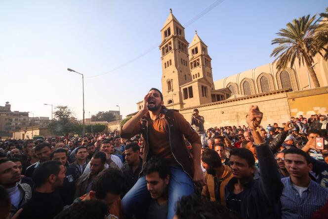 Des manifestants au Caire, le 11 décembre.