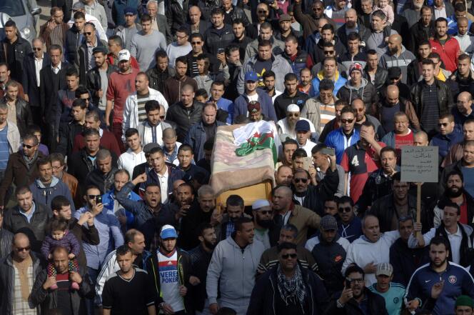 Les funérailles du journaliste Mohamed Tamalt à Alger, le 12 décembre 2016.