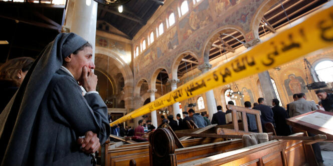 Dimanche 11 décembre 2016, après l’attentat à la bombe qui a tué 23 coptes venus se recueillir à l’église Saint-Pierre et Saint-Paul du Caire pour la messe dominicale.
