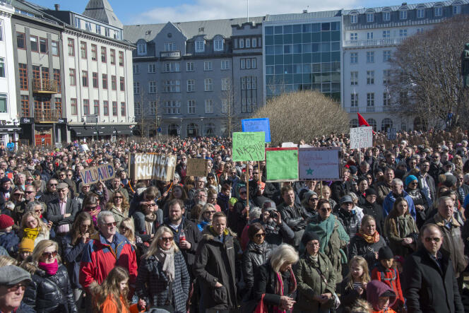Des milliers d’Islandais manifestent le 9 avril à Reykjavik, après la révélation des Panama Papers.