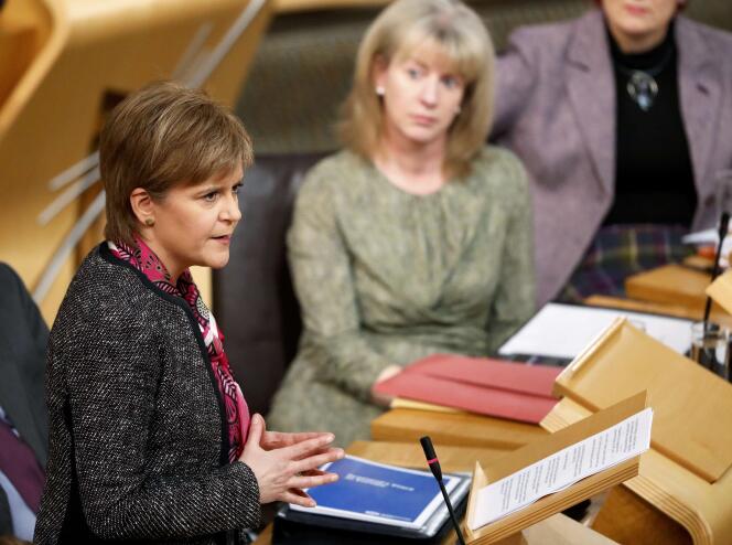 La première ministre Nicola Sturgeon lors de la présentation de son plan pour faire face au Brexit, devant le Parlement écossais, à Edimbourg, le 20 décembre.