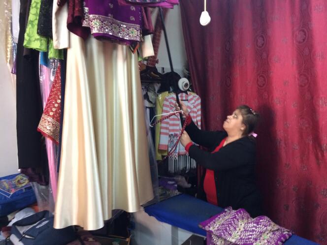 A Naplouse, Souhad a ouvert son atelier de couture grâce à des emprunts souscrits auprès d’un organisme de microfinance local.