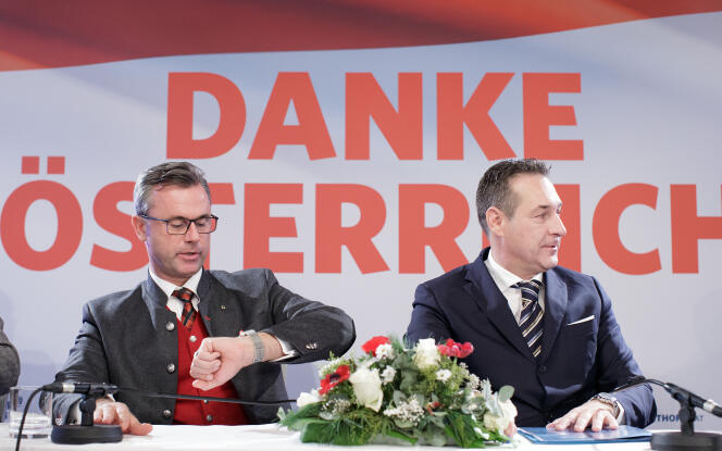 Les deux figures du parti d’extrême droite FPÖ, Norbert Hofer et Heinz-Christian Strache, le 6 décembre, à Vienne.