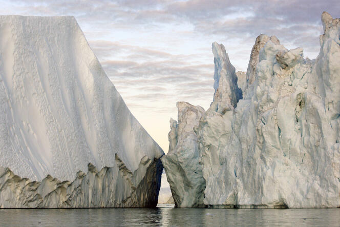 James Balog filme avec des caméras spéciales time-lapse images spectaculaires de la disparition des glaciers dans l’Arctique à Disko Bay sur la côte centre-ouest du Groenland.