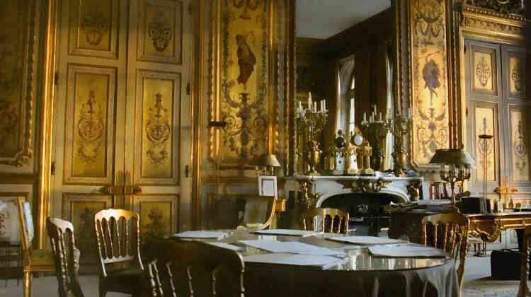 Le bureau présidentiel a été surnommé le salon Doré.