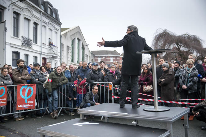 Jean-Luc Mélenchon, candidat à la présidentielle 2017, participe à un meeting de campagne à Tourcoing (Nord), dimanche 8 janvier.