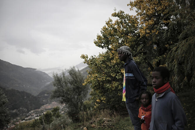 Depuis un an et demi, les migrants affluent dans la vallée de la Roya, enclave montagneuse à la frontière italo-française.