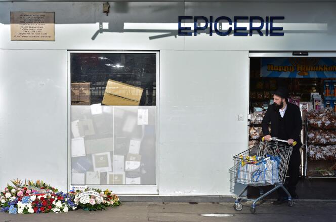 Le supermarché Hyper Cacher de la porte de Vincennes à Paris le 5 janvier.