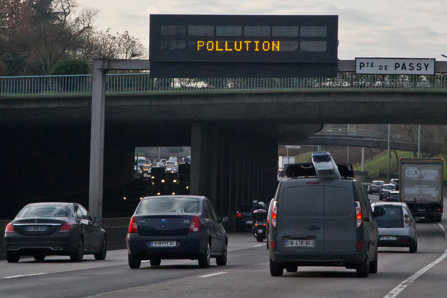 Les vignettes antipollution obligatoires à Paris à partir de lundi