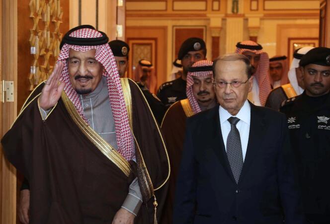 Le roi Salman d’Arabie saoudite (à gauche) et le président du Liban, Michel Aoun, à Riyad, le 10 janvier 2017.