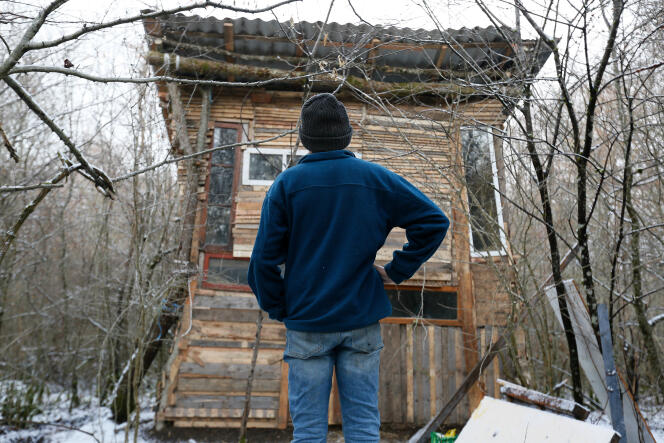 Pour s’opposer aux travaux de l’Agence nationale pour la gestion des déchets radioactifs, des militants ont construit des cabanes dans les bois.