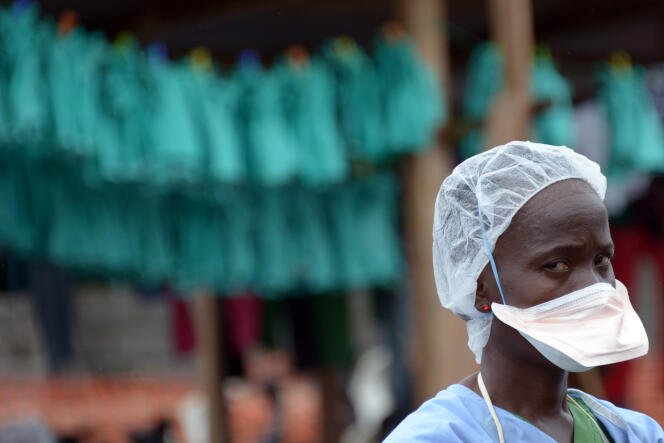 En 2014, lors de l’épidémie d’Ebola, un membre du personnel soignant à l’hôpital de Monrovia, au Liberia.