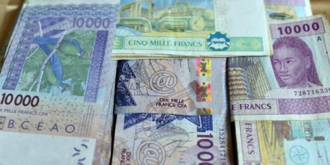 Des coupures de francs CFA, à N’Djamena, en août 2016.