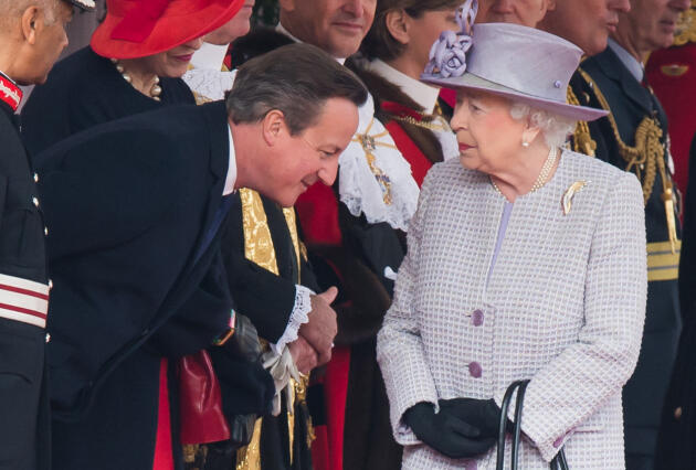  La reine Elizabeth II et le premier ministre David Cameron, à Londres, le 20 octobre 2015.