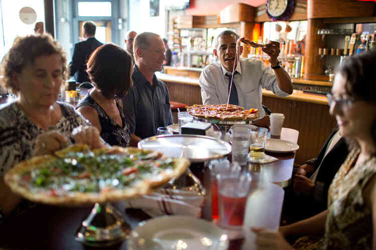 8 juillet 2014. Barack Obama dîne avec des citoyens américains qui lui avaient écrit.