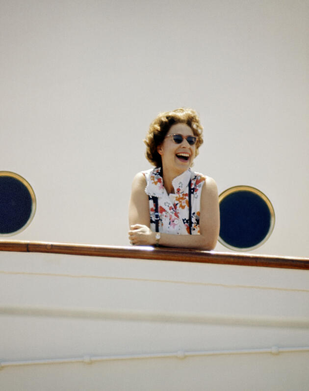 La reine à bord de « HMY » Britannia en mars 1972.