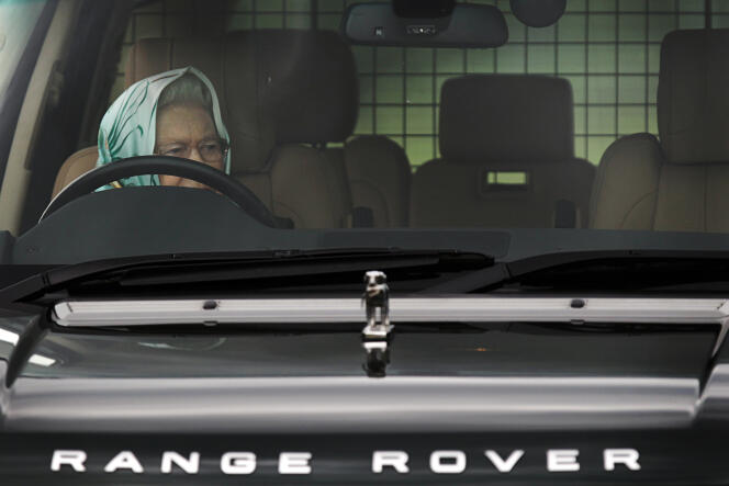 Queen Elizabeth II in her Range Rover during the Royal Windsor Horse Show in Windsor (southern England). May 13, 2011.