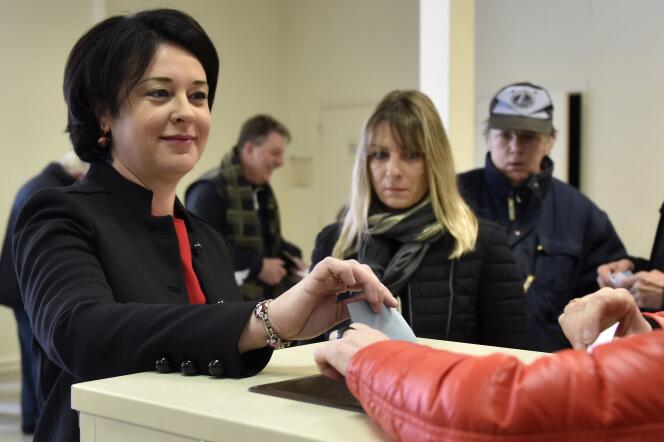 Sylvia Pinel vote pour la primaire de la gauche à Castelsarrasin, le 22 janvier.