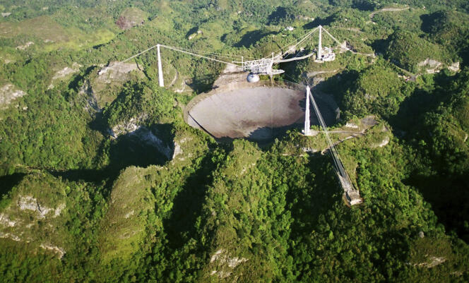 L’observatoire Arecibo, dans le nord de Porto Rico, est l’un des plus grands télescopes au monde.