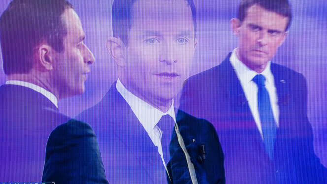Benoît Hamon et Manuel Valls sur le plateau du débat télévisé, mercredi soir.