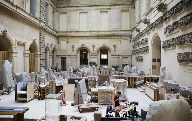 Travaux de restauration au Louvre, en 2008.