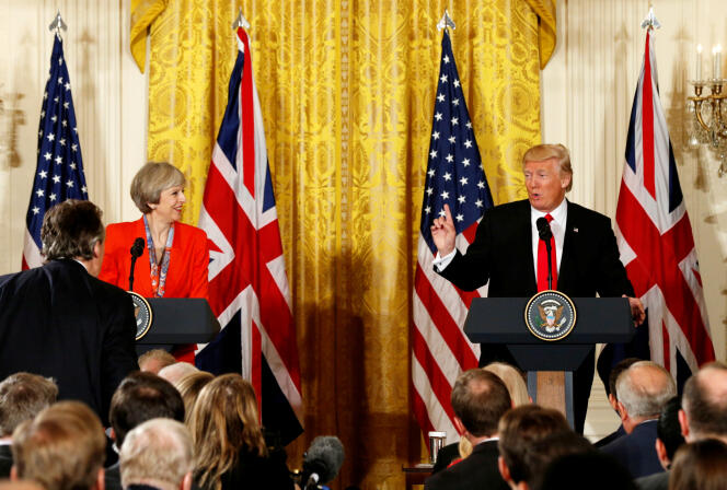 Theresa May a été priée par son camp politique de réagir au décret anti-immigration signé par Donald Trump.