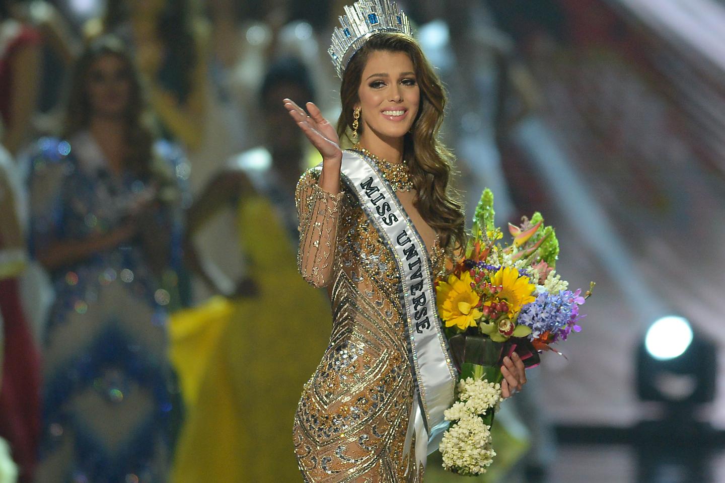 Vidéo. Miss France 2016 remporte la couronne de Miss Univers