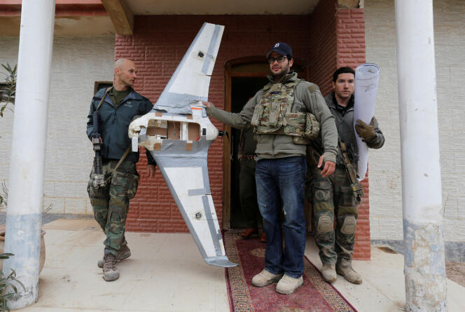 Un drone utilisé par l’EI aux mains de l’armée irakienne à Mossoul le 25 janvier.