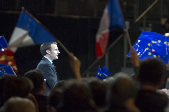 Emmanuel Macron, candidat à la présidentielle 2017 participe à un meeting de campagne à Lille, samedi 14 janvier.