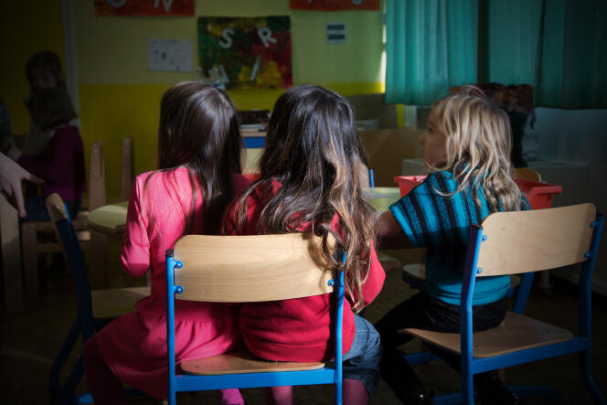 « En France, les dépenses élevées en matière d’éducation se révèlent paradoxalement peu efficaces en matière de réduction des inégalités scolaires ». (Photo : L'école élémentaire Fransico Ferrer de Grande-Synthe (Nord)).