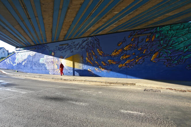 Réalisation d’une fresque sous le pont de Nantes à Rennes. Projet retenu en 2016 dans le cadre du budget participatif.
