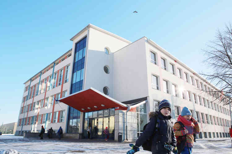 L’école Pelgulinna, à Tallinn, en Estonie, le 7 février. Au début des années 1990, l’établissement était en perte de vitesse. Sous l’impulsion de son directeur, aidée par la fondation Tiger Leap, elle a introduit des nouvelles technologies dans tous les enseignements, dès le primaire.