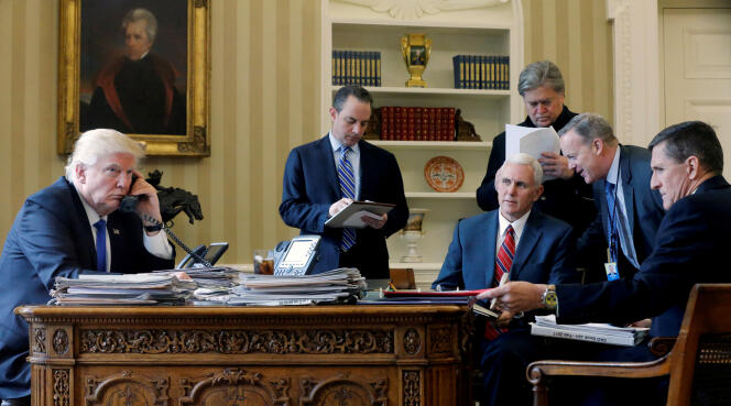 Lors d’un échange téléphonique entre Donald Trump et Vladimir Poutine dans le bureau Ovale de la Maison Blanche, le 28 janvier.