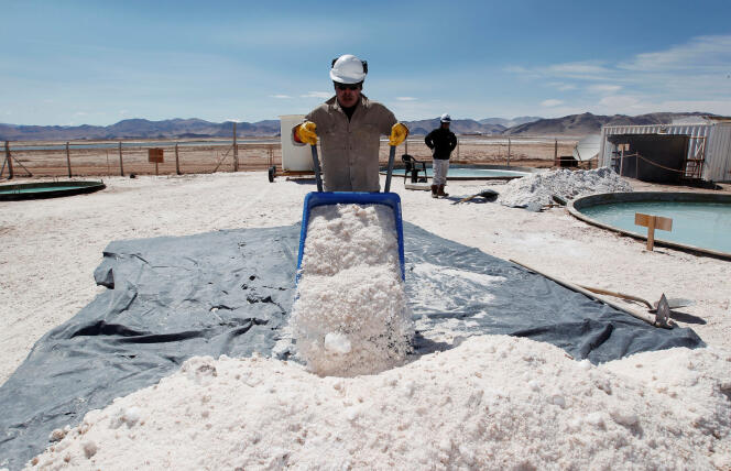 Site d’extraction de lithium dans le désert de sel de l’Hombre Muerto (nord de l’Argentine), en 2012.