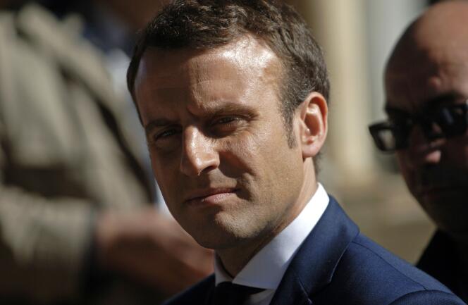 Emmanuel Macron, le 14 février, à Alger.