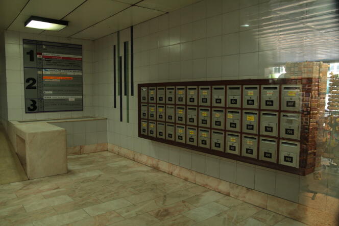 Des boîtes à lettres de sociétés sur l'Avenida Arriaga, à Funchal (Madère).