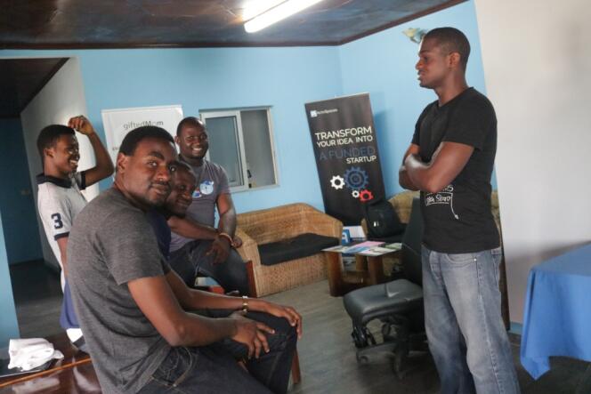 Depuis la coupure d’Internet, les entrepreneurs sont désœuvrés au centre ActivSpaces de Buéa, au Cameroun.
