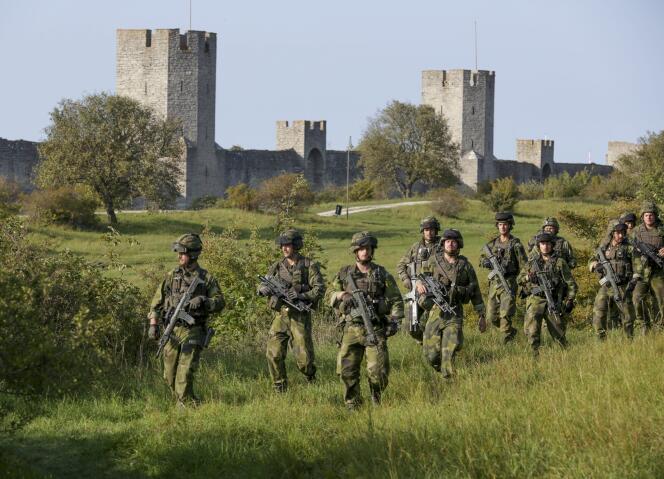 Des soldats suédois à Visby, sur  la côte ouest  de Gotland, en septembre 2016.