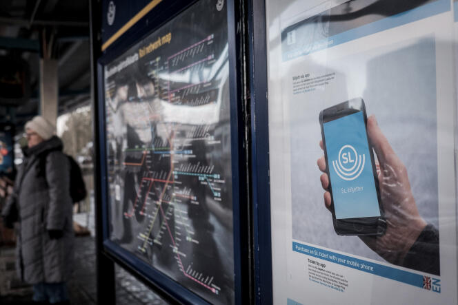 Publicité pour le paiement par téléphone dans le métro de Stockholm, en décembre 2015.