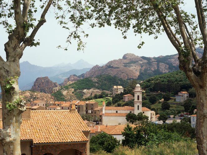 Sur la côte ouest de la Corse, Piana est à équidistance de Calvi au nord et d’Ajaccio au sud.