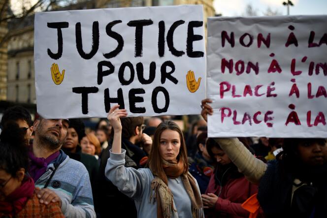 « Justice pour Théo », pouvait-on lire sur les pancartes brandies lors de la manifestation qui s’est tenue samedi 18 février à Paris.