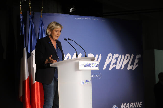Marine Le Pen, en campagne à Clairvaux-les-Lacs, dans le Jura.