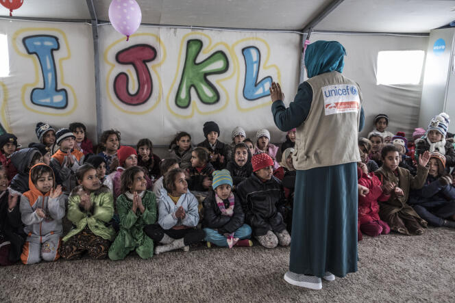 Les enfants sont pris en charge dans le camp de réfugiés de Khazir, en Irak, le 1er février.