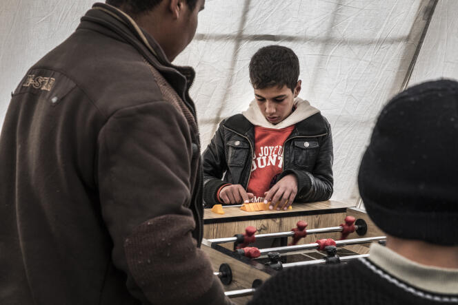 Un jeune Irakien du camp de réfugiés de Khazir, entre Mossoul et Erbil, le 1er février.