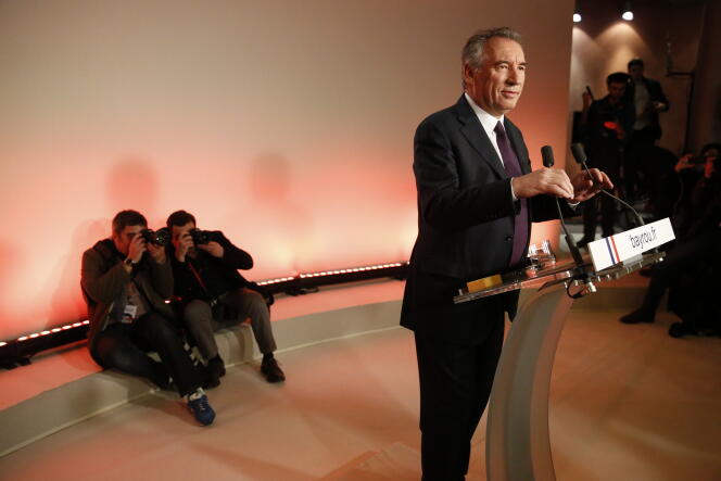 Lors de la conférence de presse de François Bayrou, au siège du MoDem, à Paris, le 22 février.