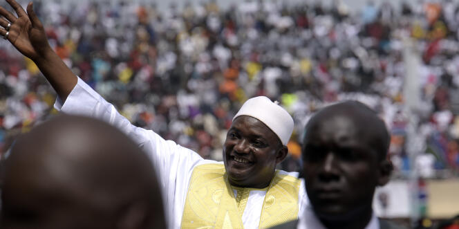 A Banjul, le nouveau président gambien Adama Barrow, élu le 1er décembre 2016, après sa prestation de serment le 18 février 2017,  jour de la fête de l’indépendance de la Gambie.